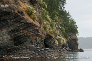 Taking shelter in Paradies - the lee of Flattop Island