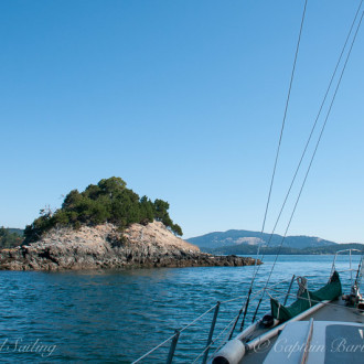 Short sails and ashore to yellow Island