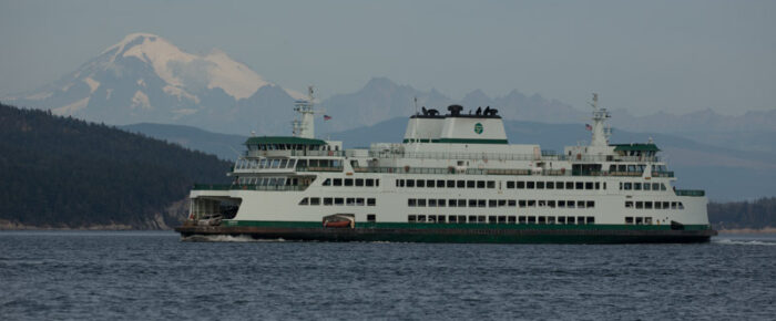 Sailing along Lummi Island