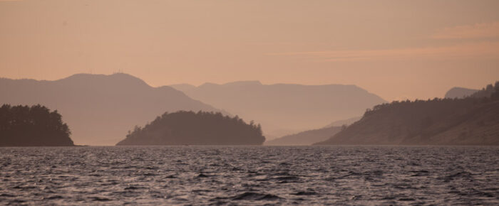 Sunset sail around Jones Island